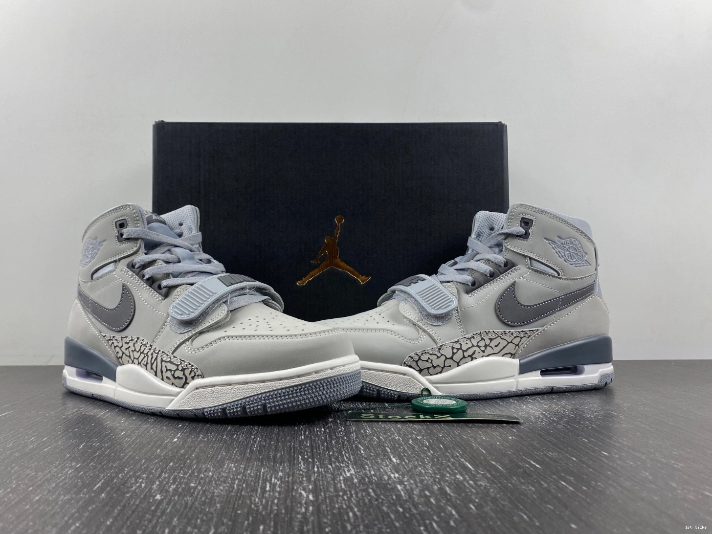 AV3922-002 - Jordan Legacy Grey Men's Wolf 312 1113